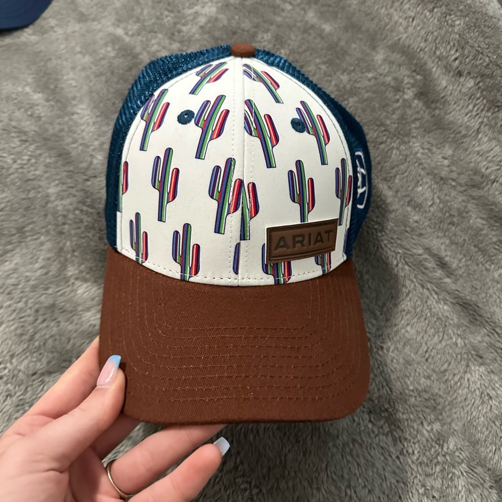 Arita women’s snapback hat.